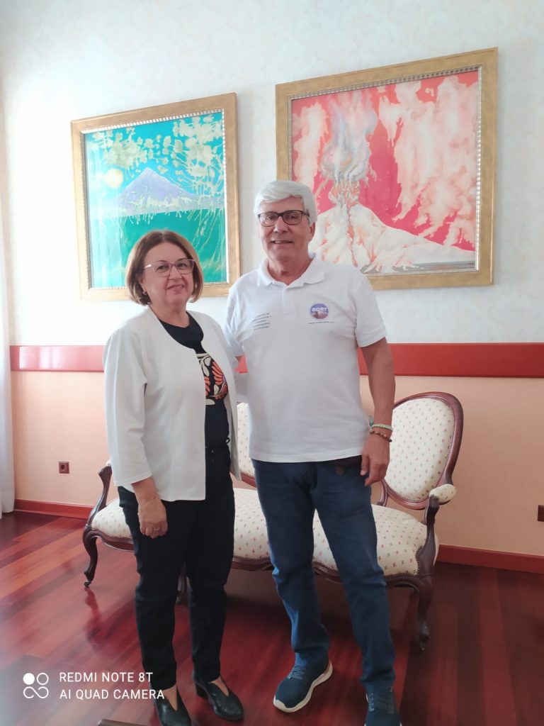 Reunión mantenida hoy con la alcaldesa de Guia de Isora, la sra. Josefa Mesa Mora para “refrescar” algunas cosas ya tratadas con anterioridad.